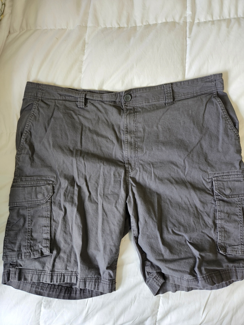 Men's Gray Cargo Shorts with Utility Pockets